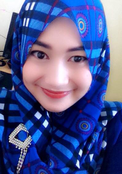 bidadarijilbab's tweet photo. #B0016 terima kasih atas senyuman cantiknya, malam ini jadi indah #jilbab #hijab #bidadari #cantik @andre_eka http://t.co/wZKtNNfCce