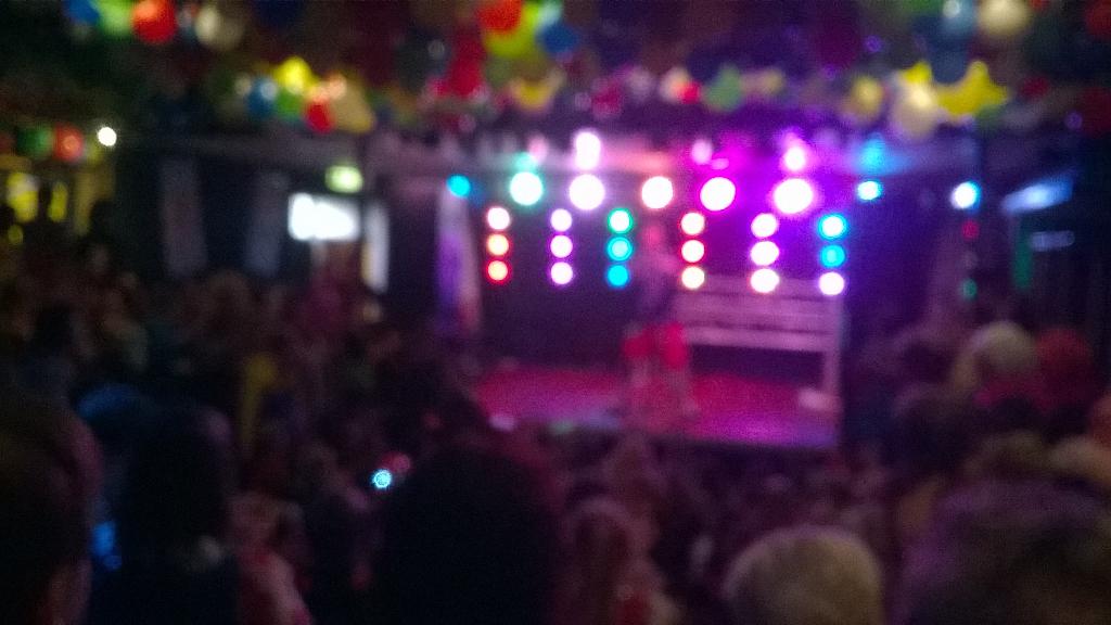 Veel carnavalsplezier voor de jeugd bij clown Japie #carnaval