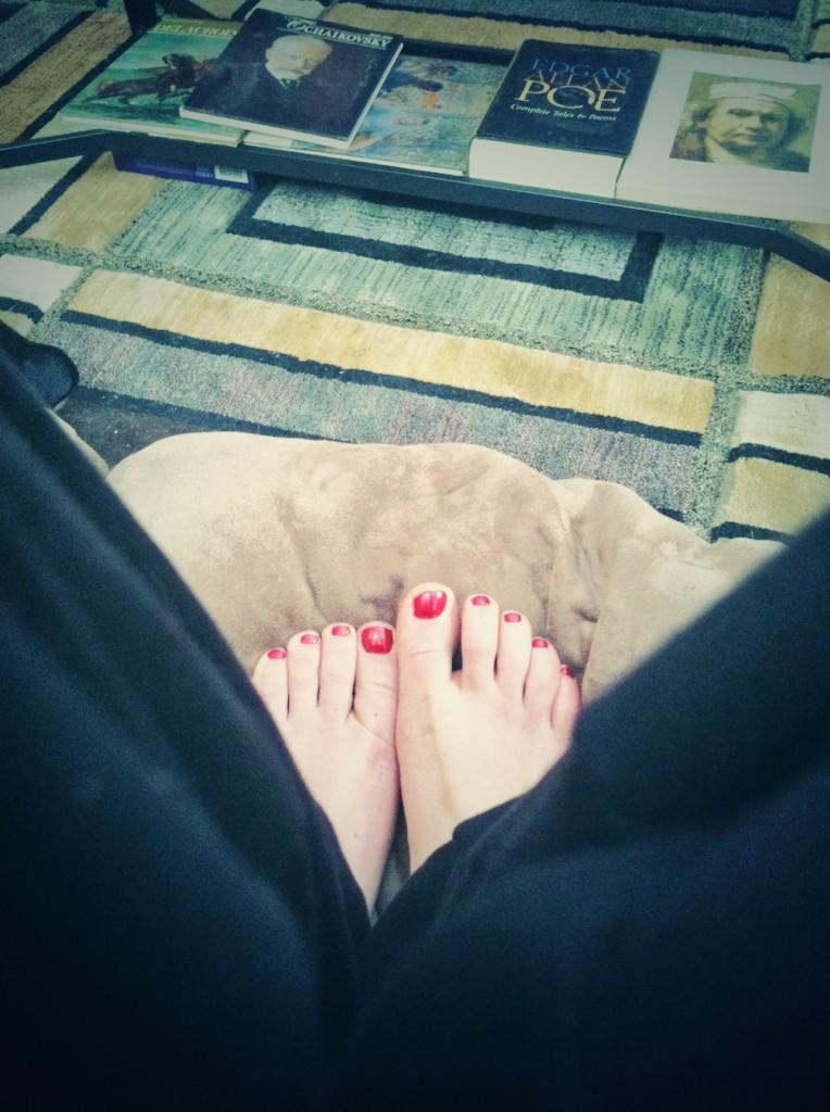 Thought I'd please some fans today :);) #TheGiannaVee #Feet #Fetish #FootFetish #Tickle #SexyFeet #Toes #EAP