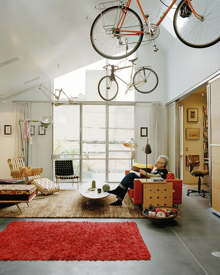 Knoll_Inc's tweet image. Designs by Frank #Gehry &amp;amp; Eero #Saarinen are equally at home in this San Francisco residence bit.ly/1zLdrSr