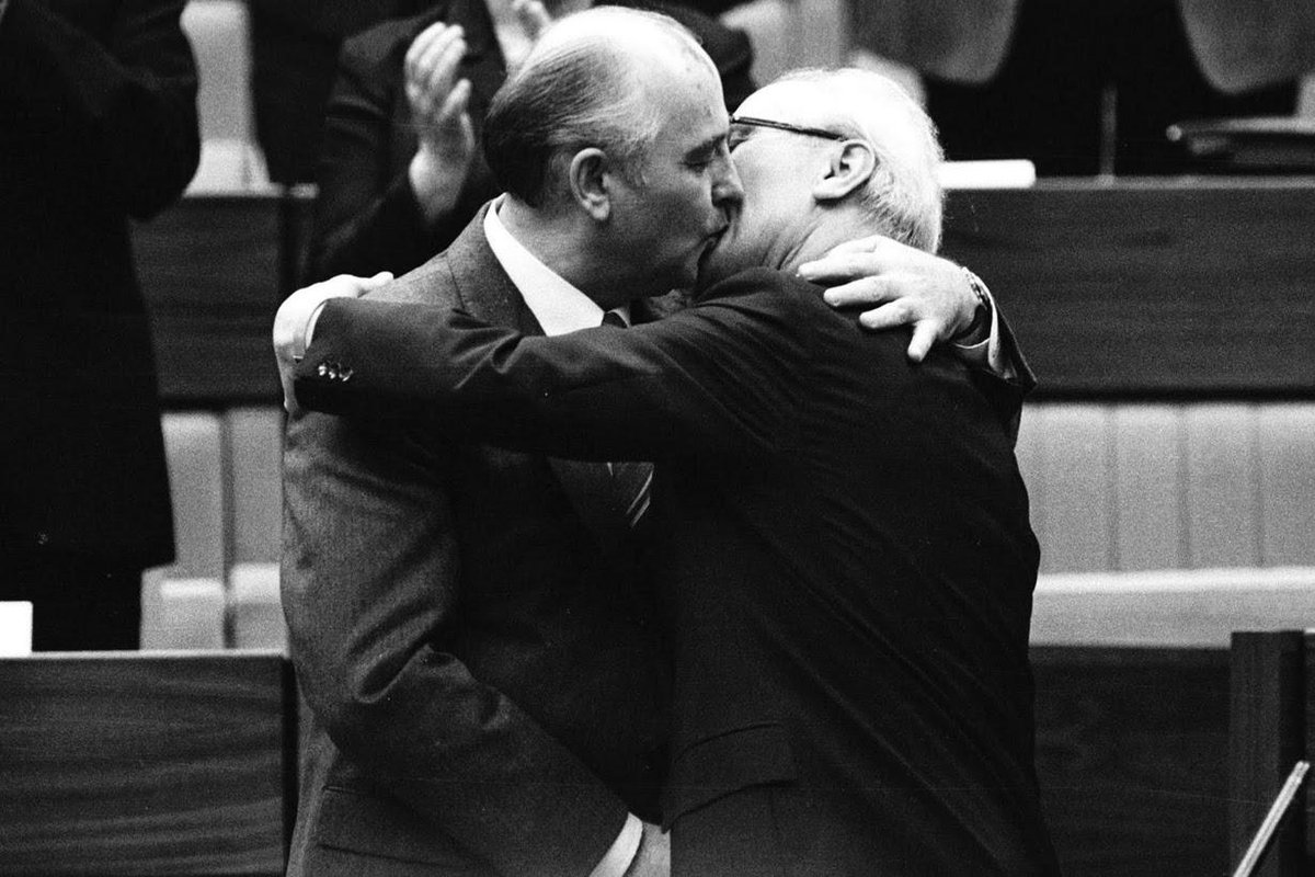 Reuters's tweet photo. 30 years of photos: Part 2 http://t.co/d1QyNtNFzt via @reuterspictures http://t.co/wdJvOczymH