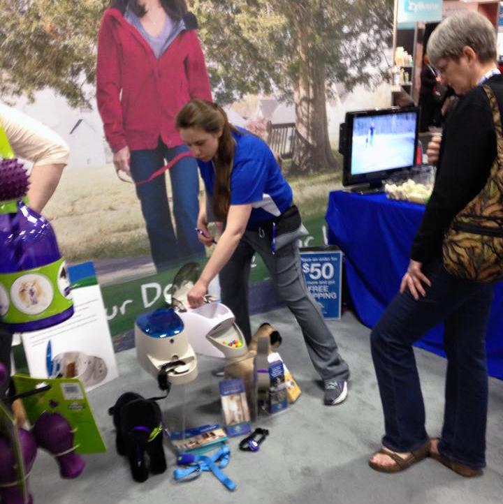 PetSafe's tweet image. Toni Mark demonstrates the AutoTrainer &amp;amp; Train n&apos; Praise at #WVC2015... Stop by Booth #1916 to see for yourself!