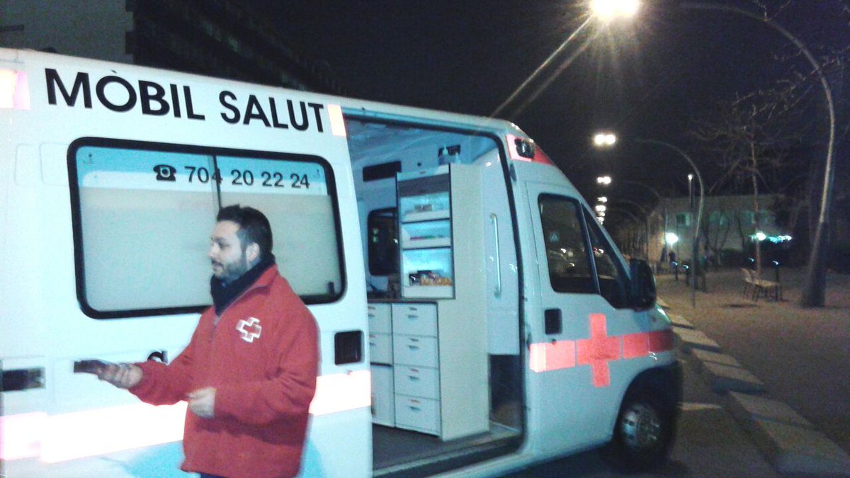 Aquesta nit #voluntariat de <a href="/CreuRojaBCN/">Creu Roja Barcelona</a> fent Prevenció i Promoció Salut per treballadores sexuals a #Barcelona