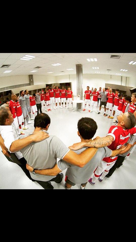 jpdeliberalli's tweet photo. Vamo meu Inter!! Esse ano é pra conquistar o Tri 🔴⚪🔴⚪ #CadaUmEOnze http://t.co/S96XDc3R3c