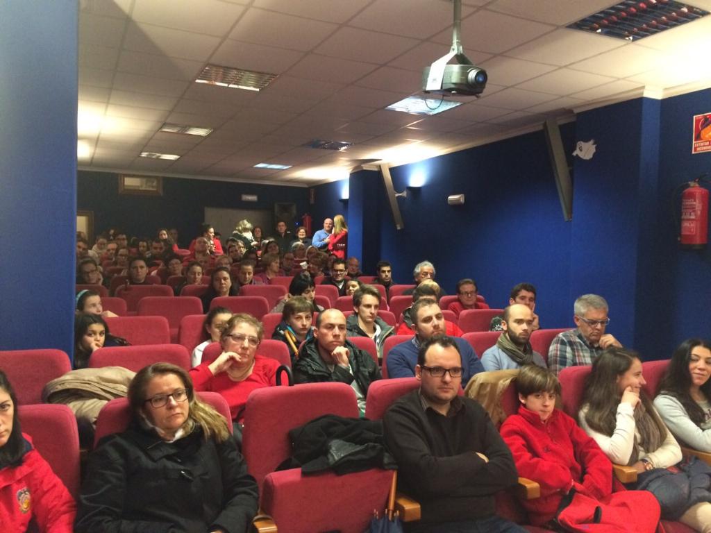 FallaRaval_C's tweet photo. Aquesta vesprada hem presentat "Trama fallera a Cullera" #Llibret2015 que podeu vore junt al llibret infantil a issuu http://t.co/YQkgfsuYC9