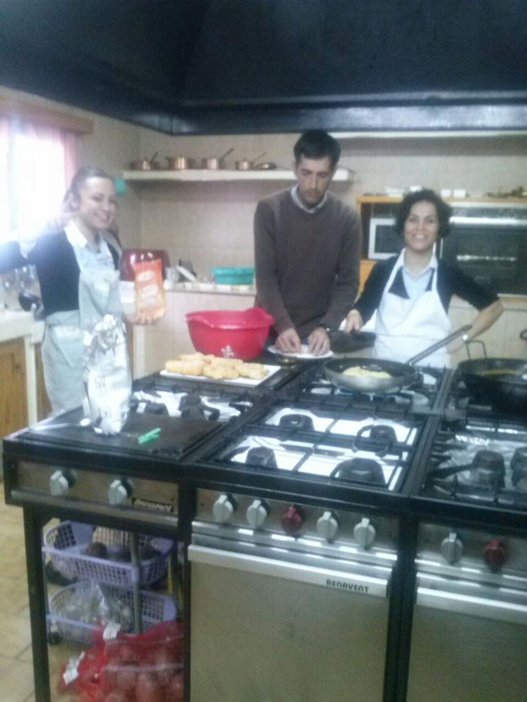 noe_couque's tweet photo. Esta tarde toca fritillas con chocolate :) http://t.co/eDJVtNVhtp