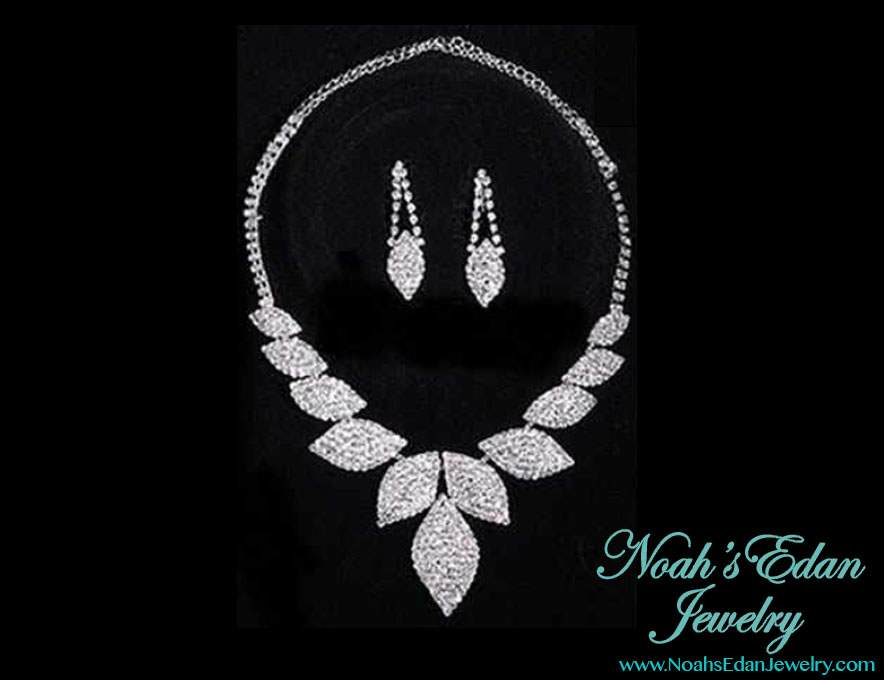 NoahsEdan's tweet photo. Dazzling Leaf Set | Noah's Edan Jewelry http://t.co/Fq1fe7eysx via @NoahsEdan http://t.co/V5BRvoDDdH
