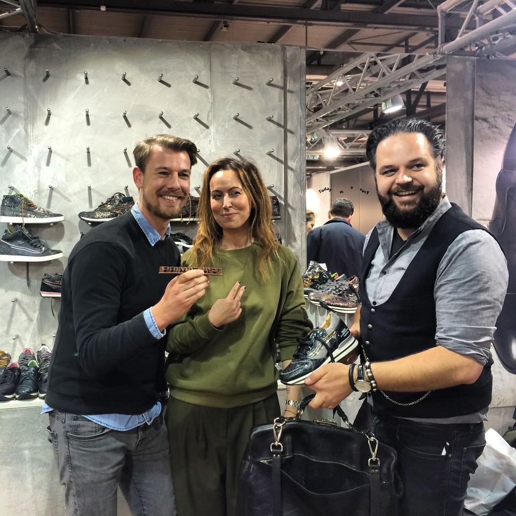 schoenenzaken's tweet photo. Aan het werk op de MICAM! Wat een fantastisch merk + lieve mensen en muziek van Domenico Modugno :) #PrimaBase http://t.co/cLsJTeZBRP