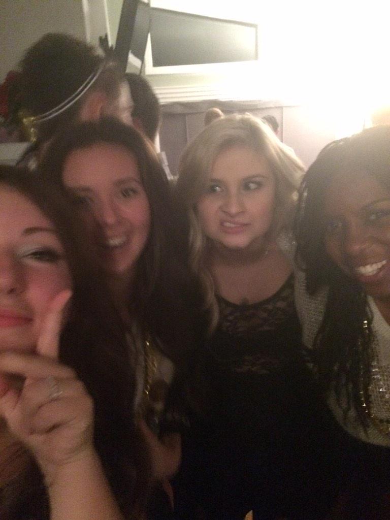 Michaelawalkr's tweet photo. HAPPY BIRTHDAY PAL! #ISwearShesLikesMe 😘😘😘 @TayaHeaney http://t.co/zd7yreL0If