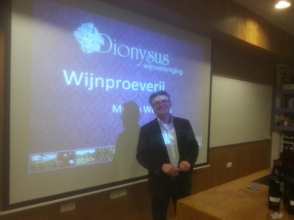 Johnlegebeke's tweet photo. Prachtig weer mooie wijnproeverij voor @WijnDionysus door @Bloemleeuwarden !! Martin Wolvers vertelt! ! http://t.co/0Qdd7YC7j0