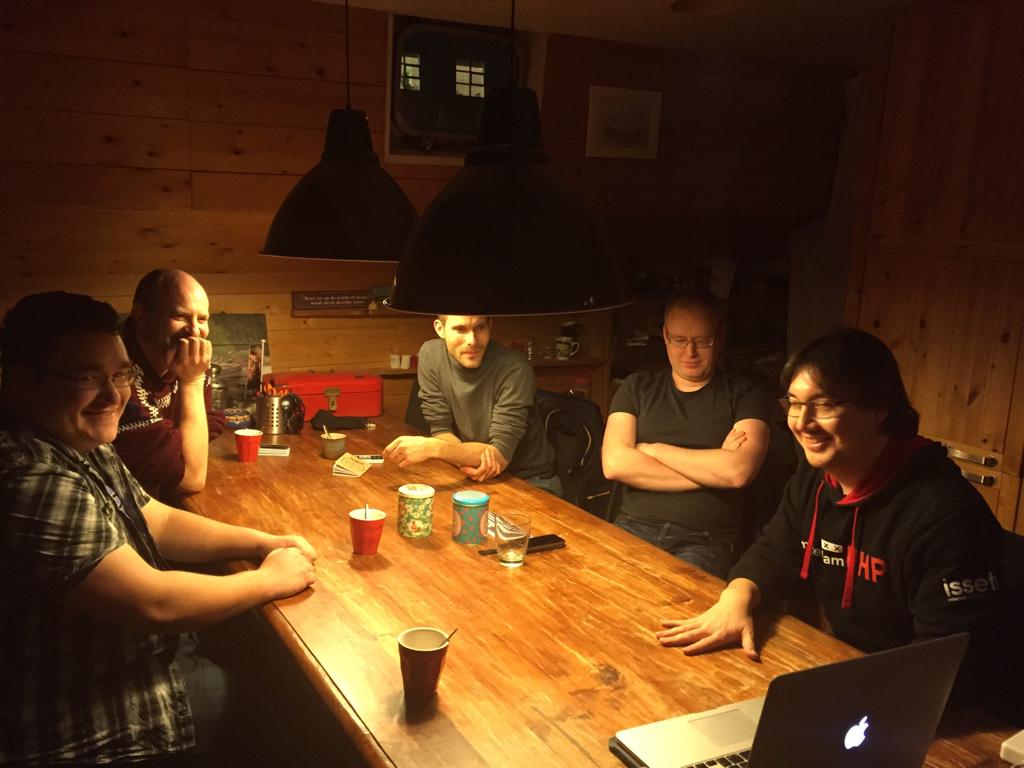 PHPFRL's tweet image. Improvised meeting venue: we’re on a boat! #phpfrl