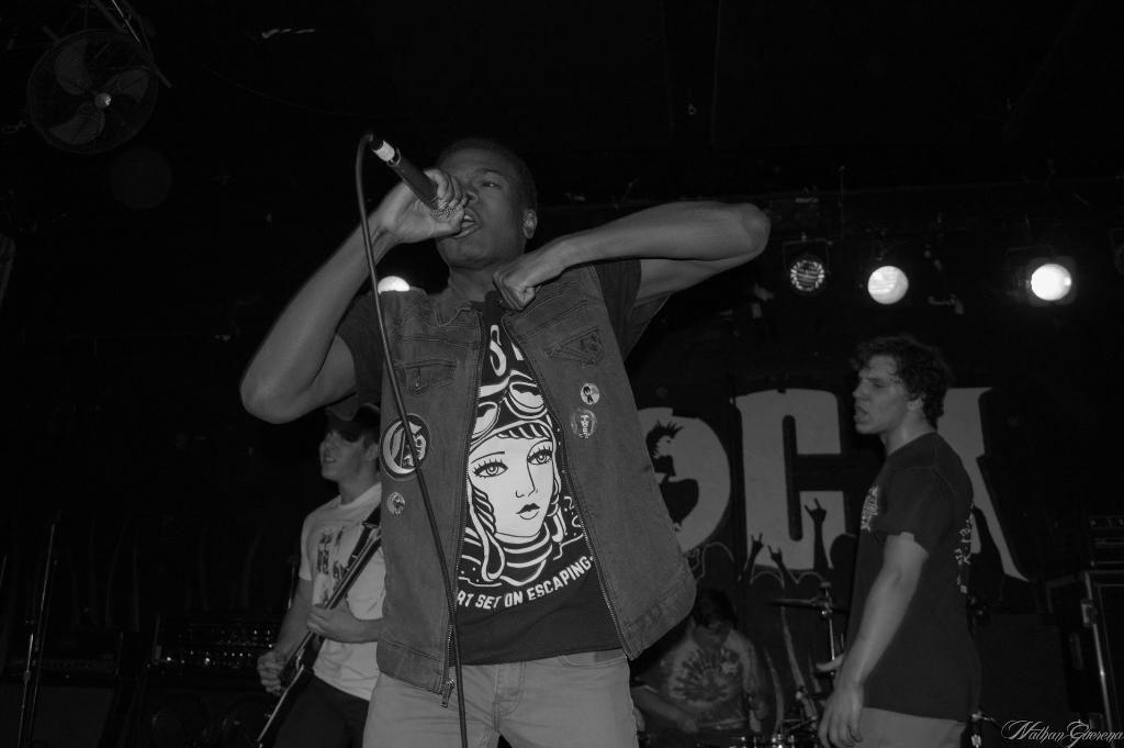 MMFORTUNE_'s tweet image. Shout to @AnEmptyStep for letting me do some vocals at their last show!