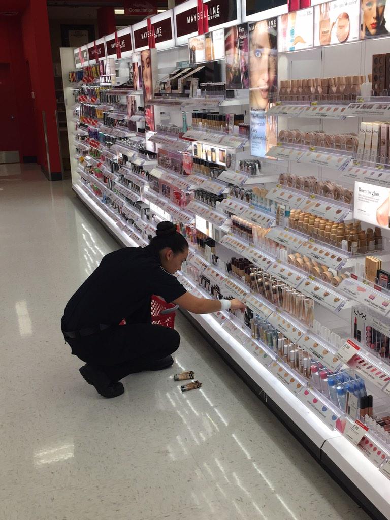 Susanna knocking out some cosmetics 4x4 at T96!