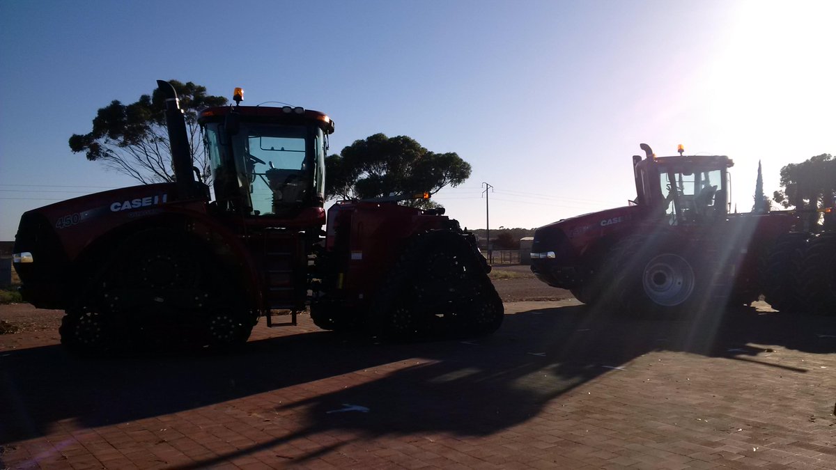 PeteHoRsEMcCann's tweet photo. Spending the day with my ladies in downtown Kadina #RPT #iamcaseih @CaseIHAus http://t.co/YtP5hjI32t
