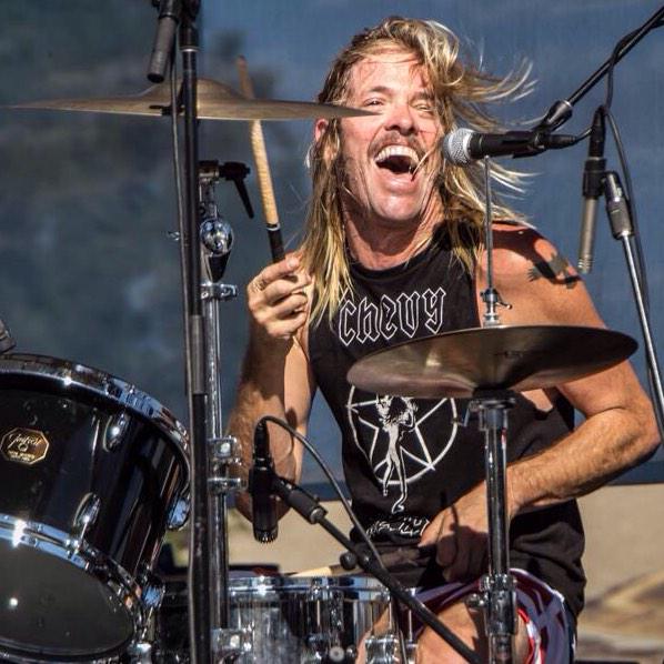Happy birthday to taylor hawkins one of my favourite drummers ever he has the prettiest hair ive ever seen on a man ! 
