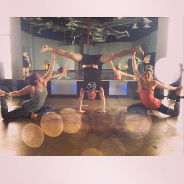 BlackSwanYoga's tweet photo. Love my fellow yoga dealers!! #BLACKSWANYOGA #LUVBSY #yogaatx #yogadealer #yogagirl #besomebody #betonnit @yoga_dav… http://t.co/Rx6Oe6Zpb7