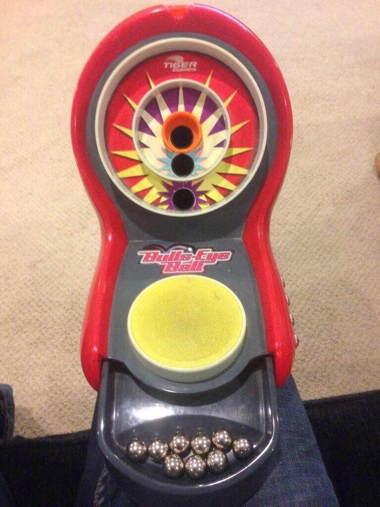 Mcintosh985's tweet photo. "@ThingsIGrewUpOn: ORIGINAL BEER PONG http://t.co/mEOiXPdR4g" this was my fucking shit