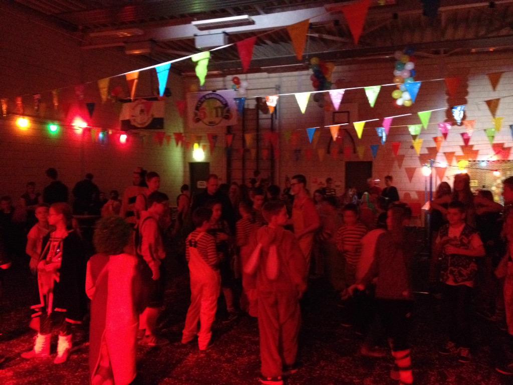 De jeugd is de laatste avond nog goed aan het besteden! #feesten!