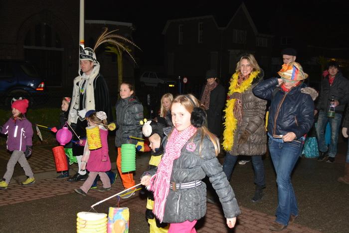 Lampionoptocht in Mangelpeejenlaand Mangelpeejkus worden morgen weer in Moerstraten wakker.: hetdorpmoerstraten.nl