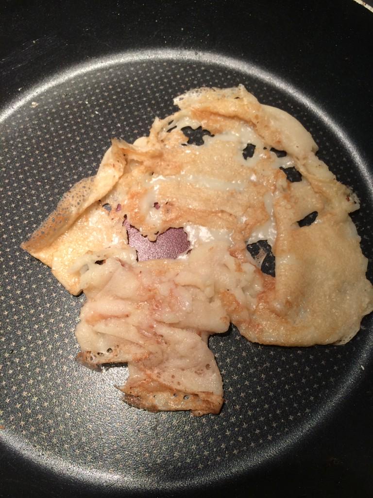 clairedoesstuf's tweet photo. Now tried 6 times, in two pans... @BettyCrocker I'm going to keep posting these awful pancakes pics... #shitmix http://t.co/NItKsPljkX