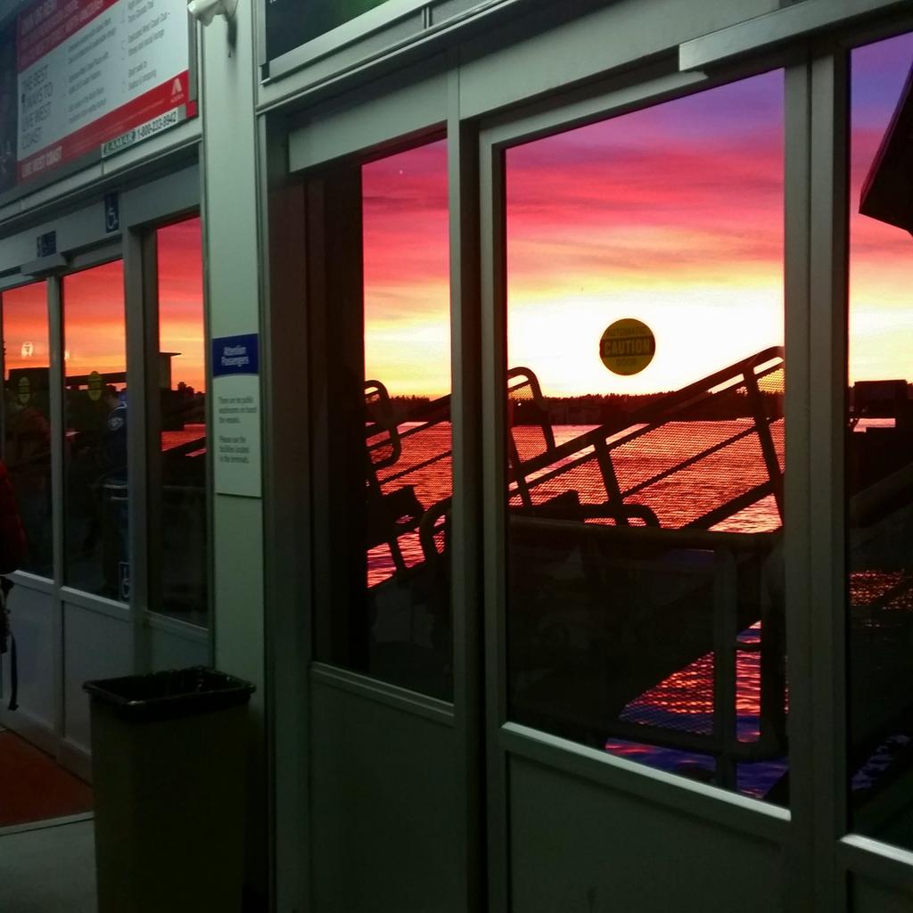Genevievebue's tweet photo. The sunset was so vivid yesterday it turned the ocean orange and pink http://t.co/KXSbSsPbG3