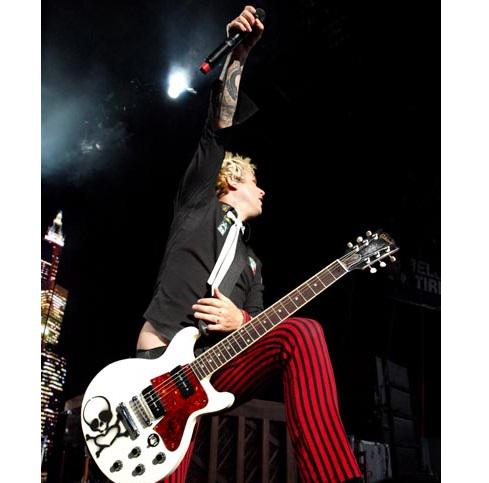 Happy birthday, Billie Joe Armstrong! Here\s a shot I took of the frontman at by Detroit :) 