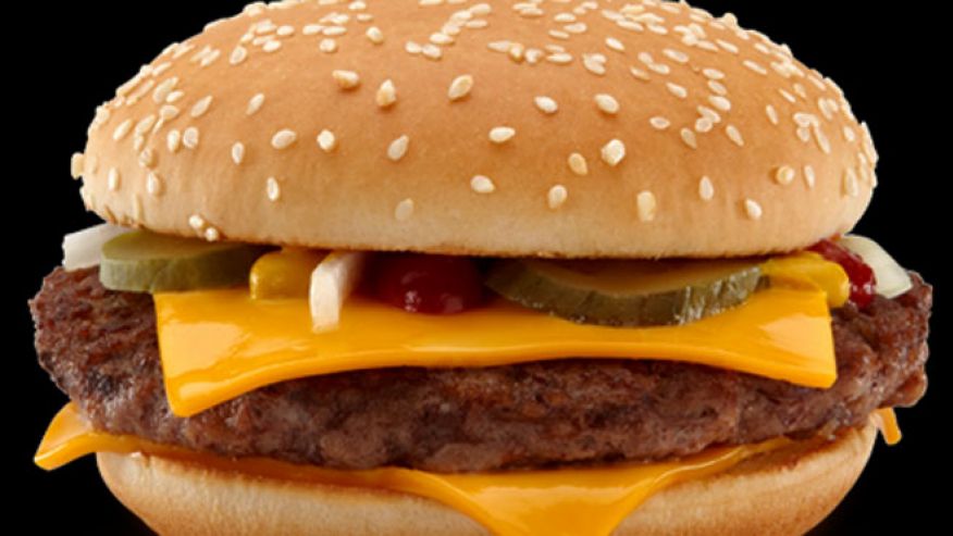 FoxNews's tweet photo. A Quarter Pounder that was purchased in 1995 still looks about the same. http://t.co/UgwmxwFp13 http://t.co/q3ON0hgBGt