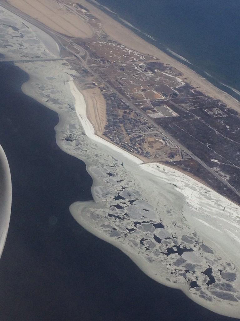 LSRpainter's tweet photo. Taking off from JFK. The bay is freezing! http://t.co/RfBjo2jPgw