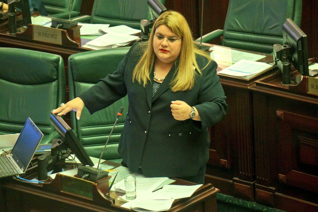 Jenniffer's tweet photo. En los últimos 3 años se han radicado sobre 300 quiebras, otra carga económica como el #PC1845 agravará sus finanzas. http://t.co/e1yE3DdgdW
