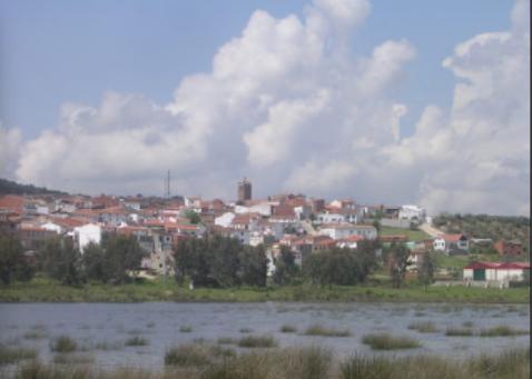 AlejandroGP_95's tweet photo. Porque si hoy estamos aquí es gracias a nuestra tierra y su historia, nuestra historia. Valdecaballeros,Extremadura. http://t.co/fa35fSJyf7