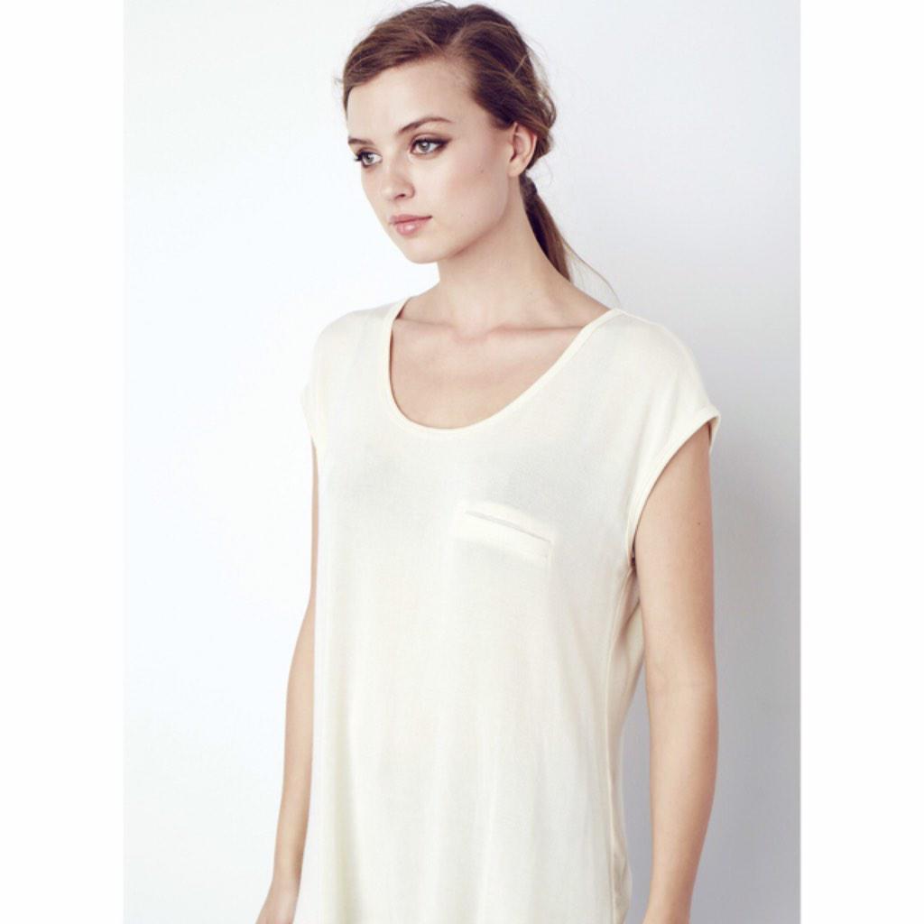 alexxjaeandmilk's tweet photo. You're new wardrobe staple ❤️ #alexxjaeandmilk #spring15 #bestbasic #staple #whitetee http://t.co/zTnSo88BR7