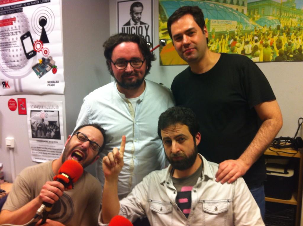 elsemanario_'s tweet photo. Lo hemos gozado fino filipino con @RicardAris hoy en el programa #radio #sátirapolítica Mañana está subido el podcast http://t.co/OFbys5v7hV