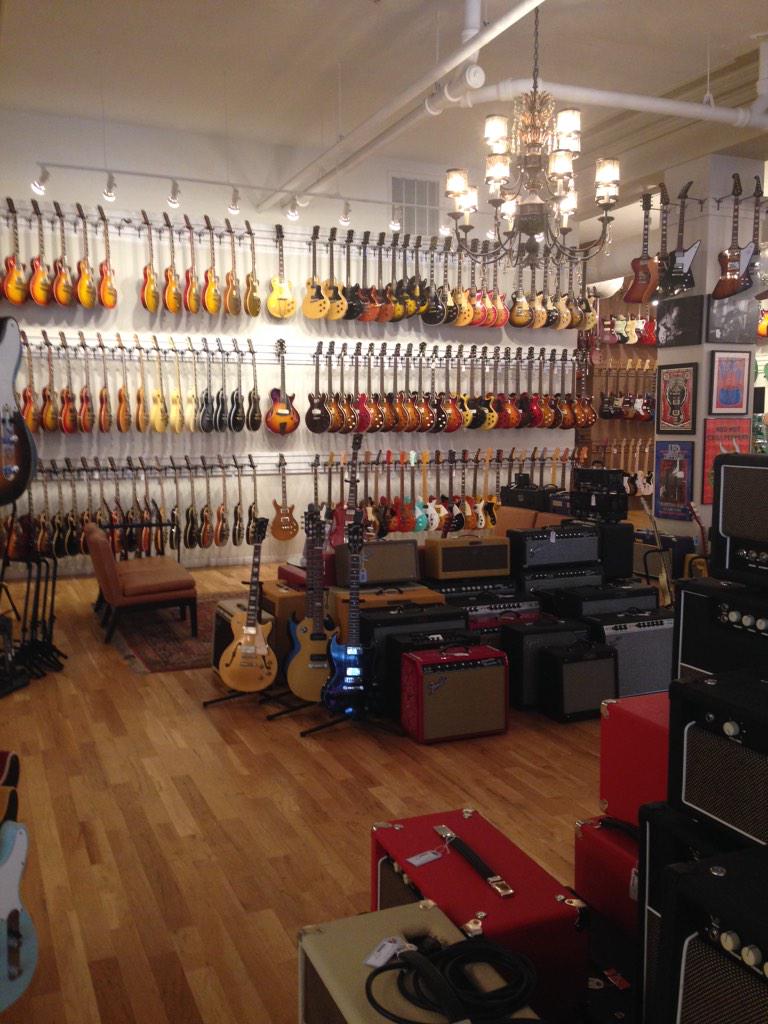 ev3guitar's tweet photo. @ChicagoMusicEx nothing like it. #homeawayfromhome http://t.co/TfMWWfuBFC