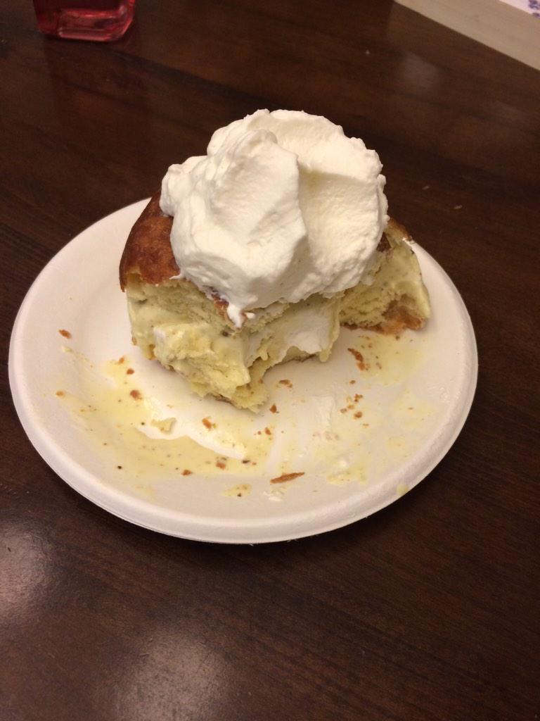 Ms_Zgod's tweet photo. Time-lapse of paczki destruction @MitchellsCleve #FatTuesdayProblems http://t.co/qwEloB96hi