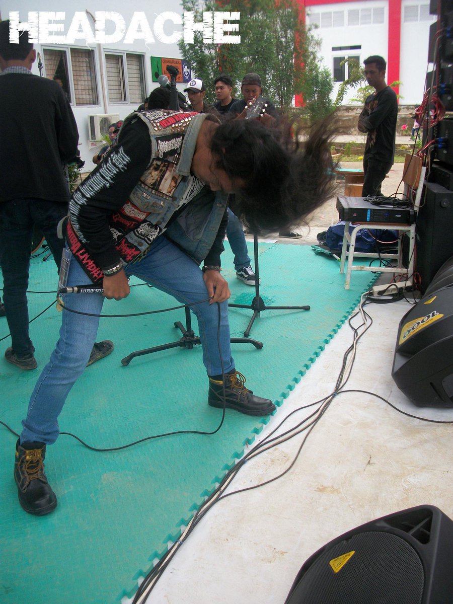 headachebpn's tweet photo. @jalioverload on action at #Paradox #2ndAnniversarySMKNegeri6Balikpapan #LatePost http://t.co/Y3Hue571GL