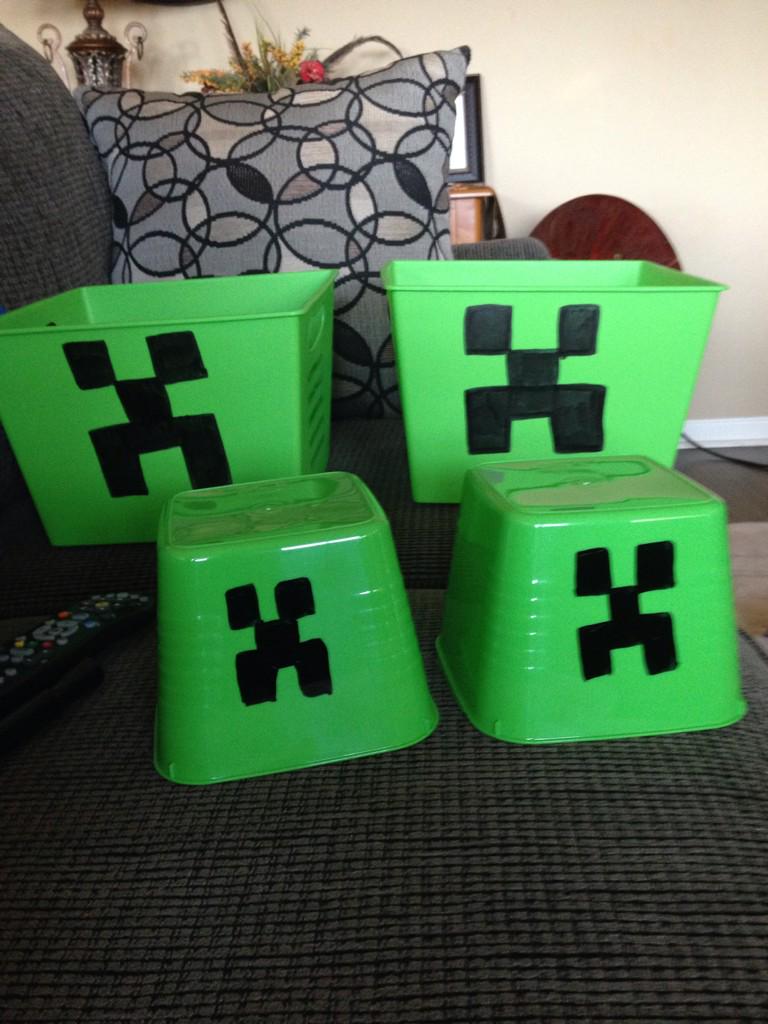 andreacook0608's tweet photo. I made some creepers for Asher's birthday! #minecraft http://t.co/zornJAvZpN