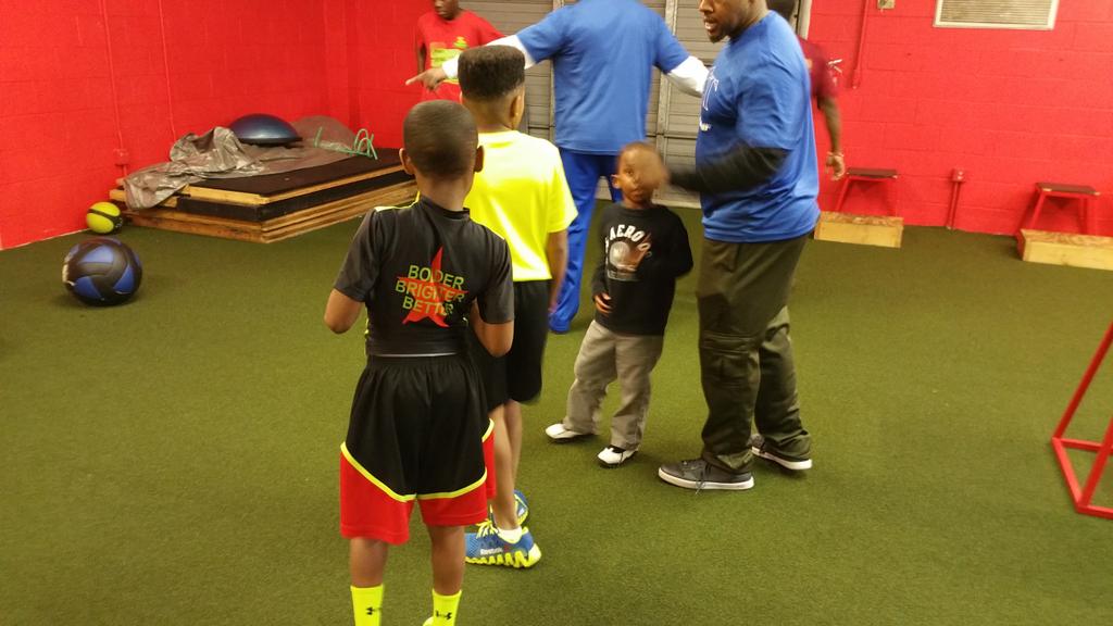 MarkLiles3's tweet photo. Getting in an awesome training session with SAT next generation of athletes tonight. http://t.co/1PLupuj7b8