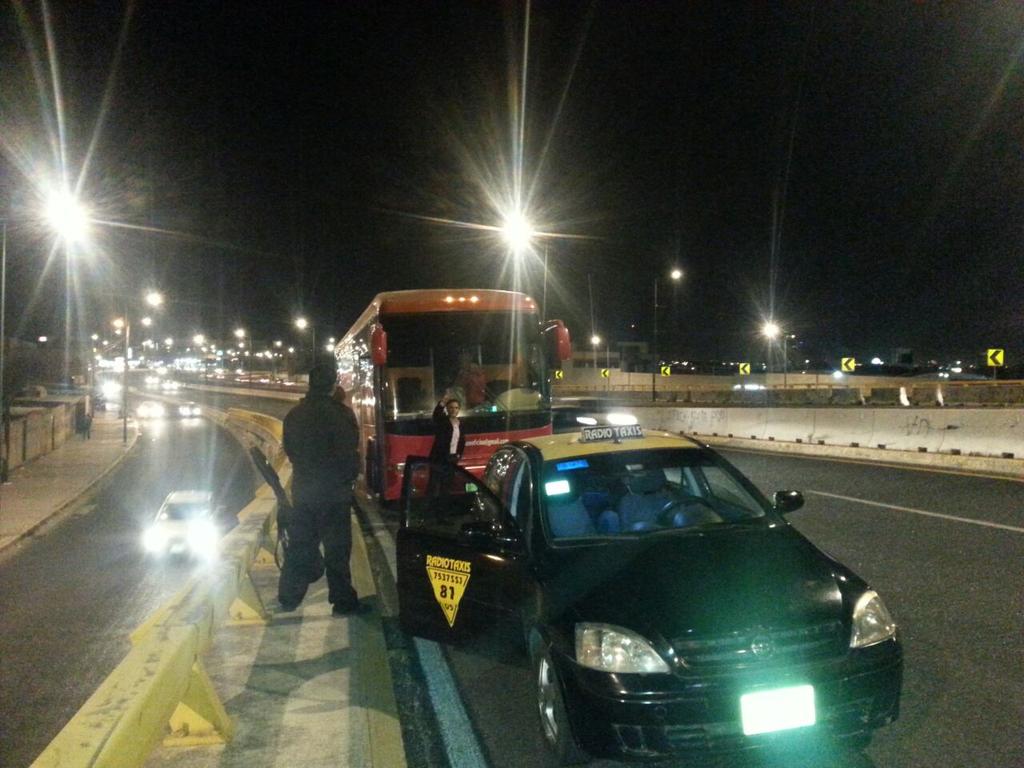 Campechebus descompuesto, pero siempre buscando la manera de llegar al evento... Taxiiii