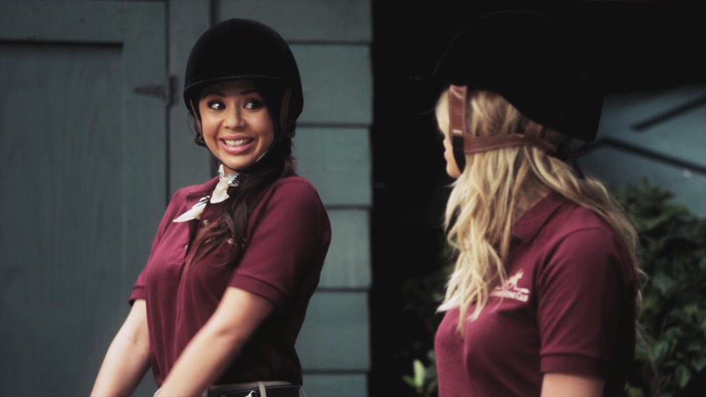 prettybestliars's tweet image. Marlene do you miss Mona? #AskMar @imarleneking