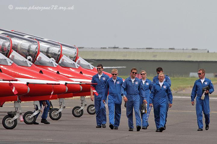 EssexHebridean's tweet photo. Cheerful #Circus2014 ! Work done at @WaddAirShow in July. @Viclyndonsmith @rossharrison81 @RAFCircus9 @rafredarrows http://t.co/tz8rWytcRi