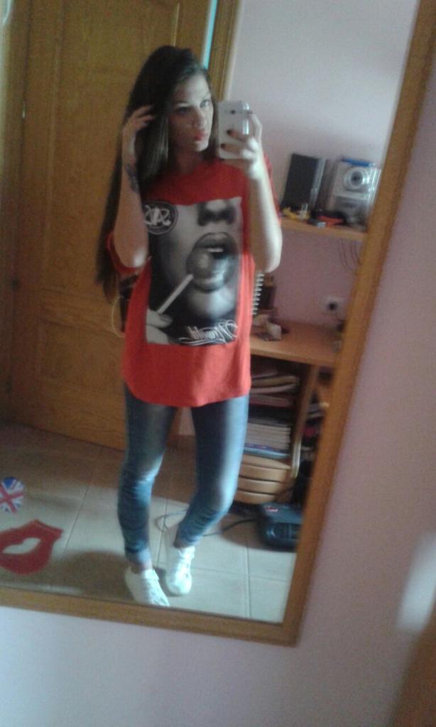 NewoldWear's tweet photo. Otra guapísima amiga q se une a nuestro flow!! @silvima23 graxie guapa!! #ropacreativa #newoldclothing http://t.co/uEACl4V4mz