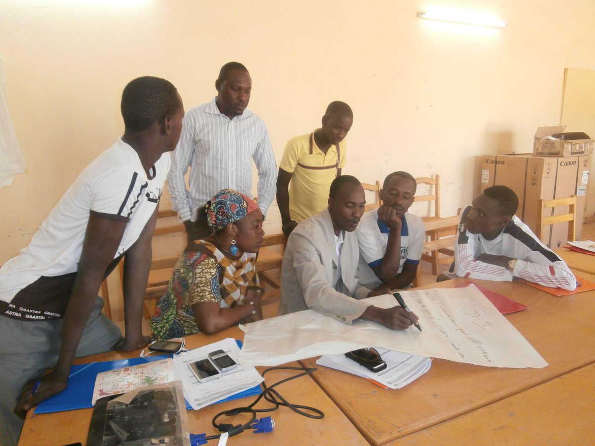 jpdeviiTahoua's tweet photo. Au cœur de la formation! http://t.co/XbagEztBJ2