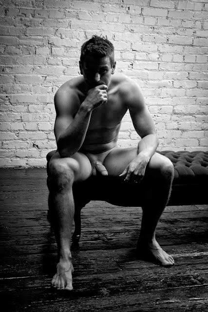 neversleeps29's tweet photo. Lost My Clothes !!!! http://t.co/nzj7Ftlhid