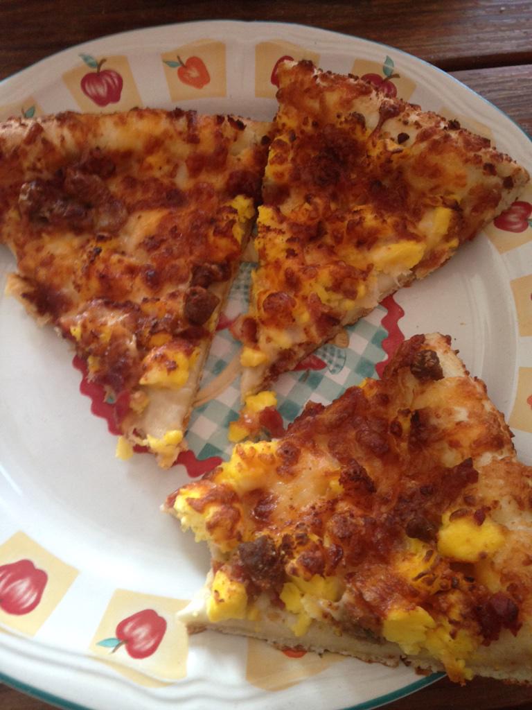 augustsatellite's tweet photo. Dinner of champions: breakfast pizza! @SaraAStrickland http://t.co/AuWuZzFZXn