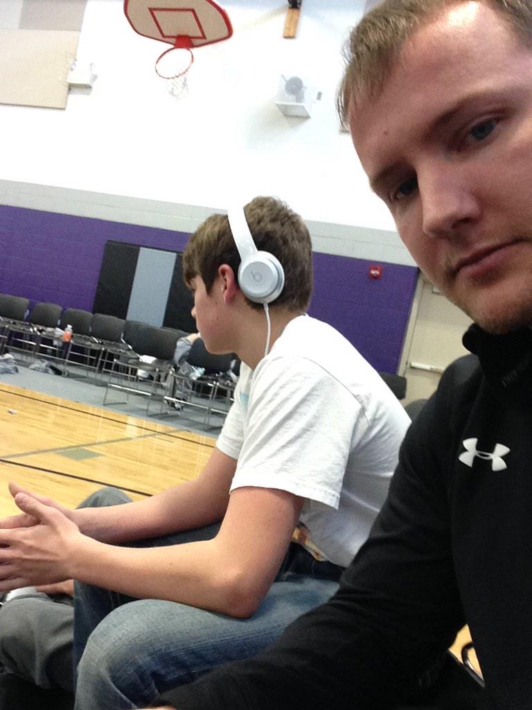 cmgarber2's tweet image. Well if you can't wrestle might as well coach your teammates #coAchdrake @TaftNotify