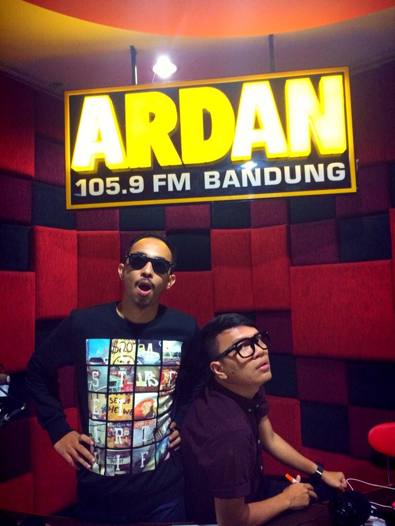 ardanradio's tweet photo. Dingin gini enaknya dengerin #CIPAGANTI brg @dimastaARDAN @HariedSPrakasa &amp; prod. @chansayARDAN :) http://t.co/QxuU6wkZ8Y