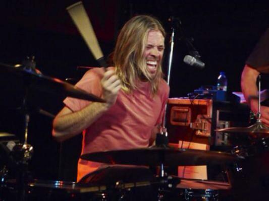 Happy 43rd birthday to one of rocks most amazing drummer Taylor Hawkins!!  