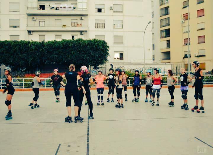 Poison_Kittens's tweet photo. #FreshMeat #RollerDerby #Poison Kittens #team #meow http://t.co/mxupSHaSYF