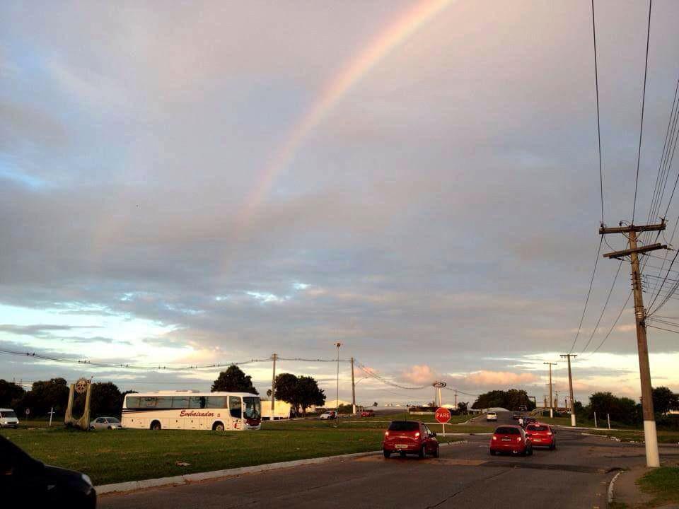 diariopopularRS's tweet photo. O fim do feriado teve arco-íris e show de cores no céu de Pelotas. (Fotos: @leandrolopes) http://t.co/KoHx13fvWR