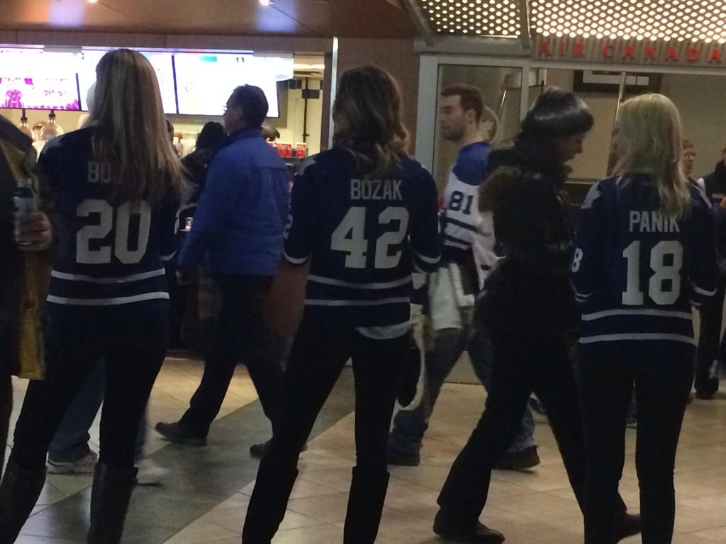 camhfoundation's tweet photo. Bozak, Booth & Panik--game MVPs. Thank you #LadyLeafs for supporting mental health. @MapleLeafs #hockeytalks #camhD2L http://t.co/Tn3i7CoxnD